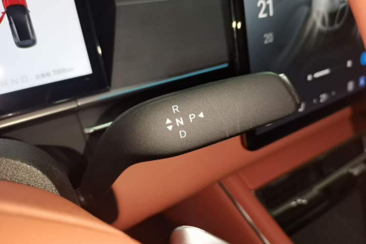 Used BYD Tang L 2025 DM 175KM Drone Player Edition Gear Lever
