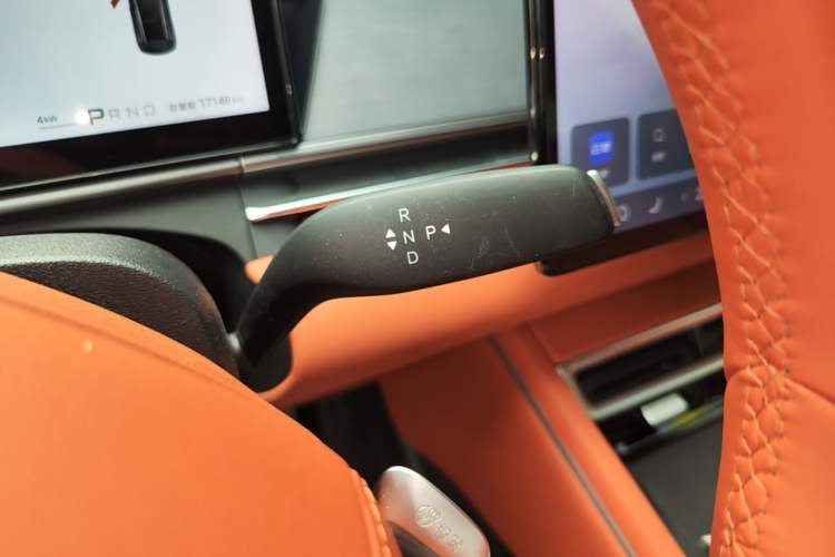 Used BYD Tang L 2025 DM 175KM Drone Player Edition Gear Lever