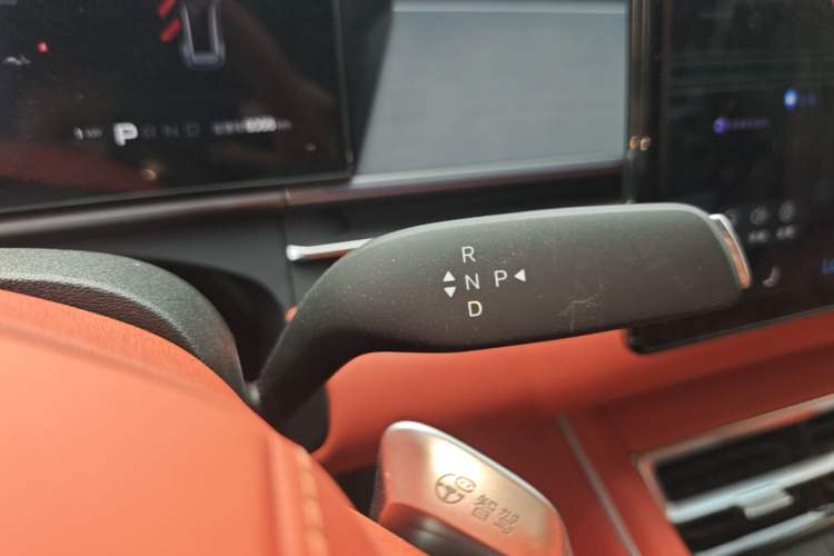 Used BYD Tang L 2025 DM 175KM Drone Player Edition Gear Lever