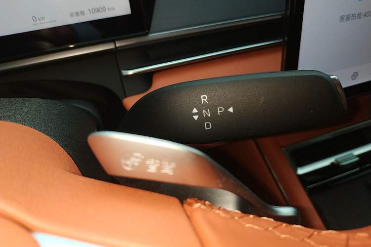 Used BYD Tang L 2025 EV 600KM All-Wheel-Drive LiDAR Flagship Model Gear Lever