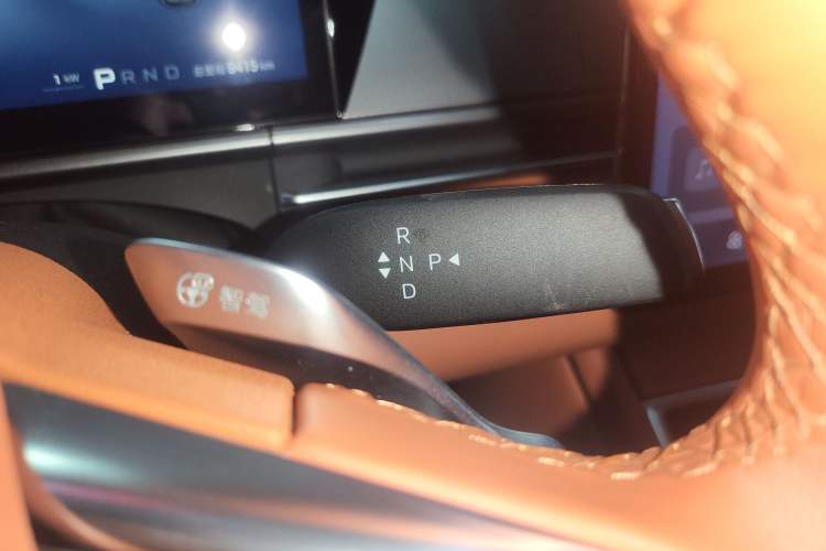 Used BYD Tang L 2025 DM 215KM LiDAR Flagship Model Gear Lever