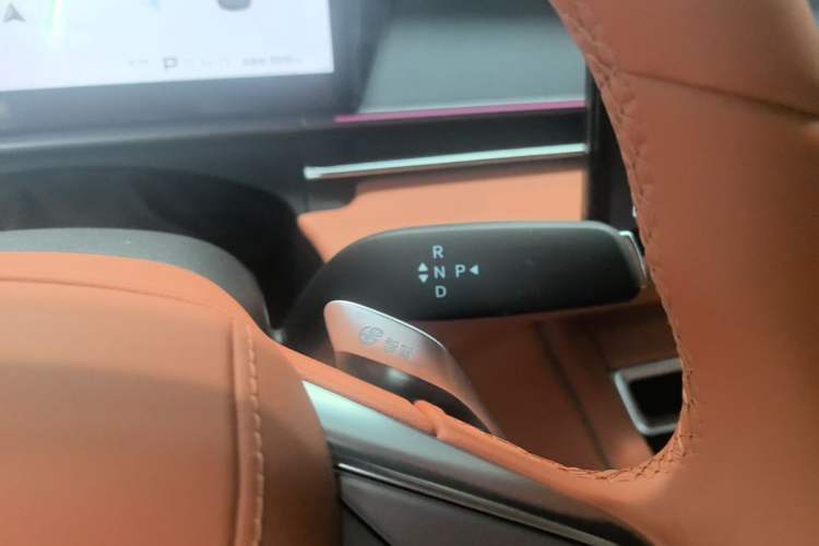 Used BYD Tang L 2025 DM 175KM Drone Player Edition Gear Lever