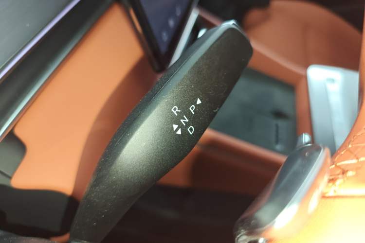 Used BYD Tang L 2025 DM 175KM Drone Player Edition Gear Lever