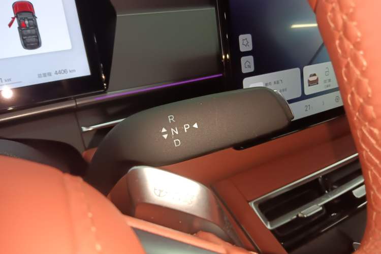 Used BYD Tang L 2025 DM 175KM Drone Player Edition Gear Lever