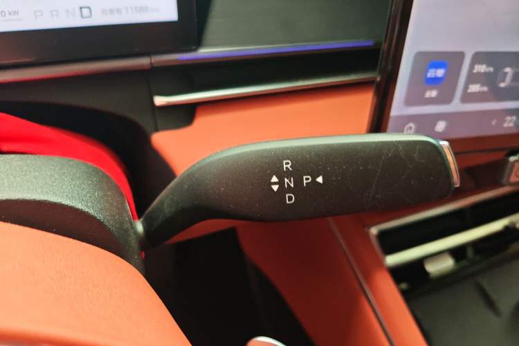 Used BYD Tang L 2025 DM 175KM Drone Player Edition Gear Lever