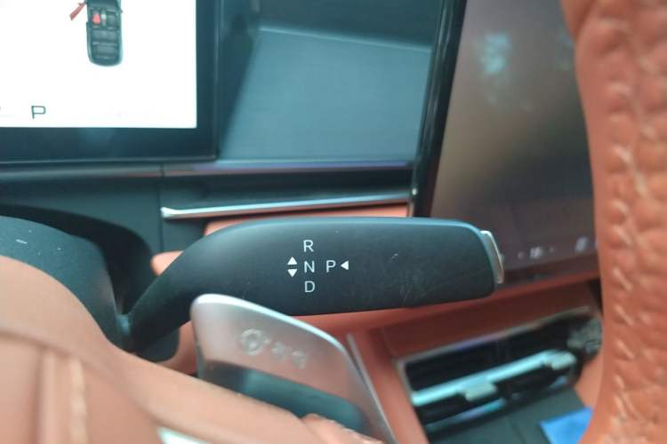 Used BYD Tang L 2025 DM 175KM Drone Player Edition Gear Lever
