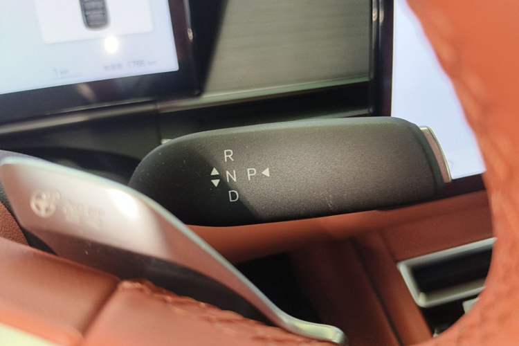 Used BYD Tang L 2025 DM 175KM Drone Player Edition Gear Lever