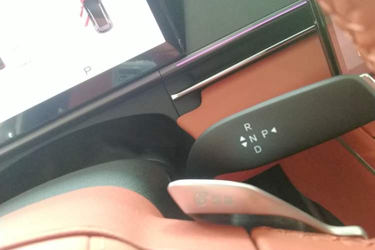 Used BYD Tang L 2025 DM 175KM Drone Player Edition Gear Lever