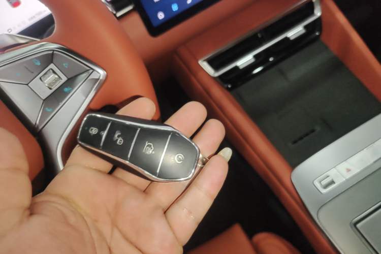 Used BYD Tang L 2025 DM 175KM Drone Player Edition Interior 1