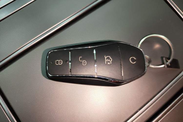 Used BYD Tang L 2025 DM 175KM Drone Player Edition Interior 1