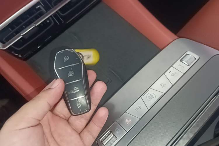 Used BYD Tang L 2025 DM 175KM Drone Player Edition Interior 1