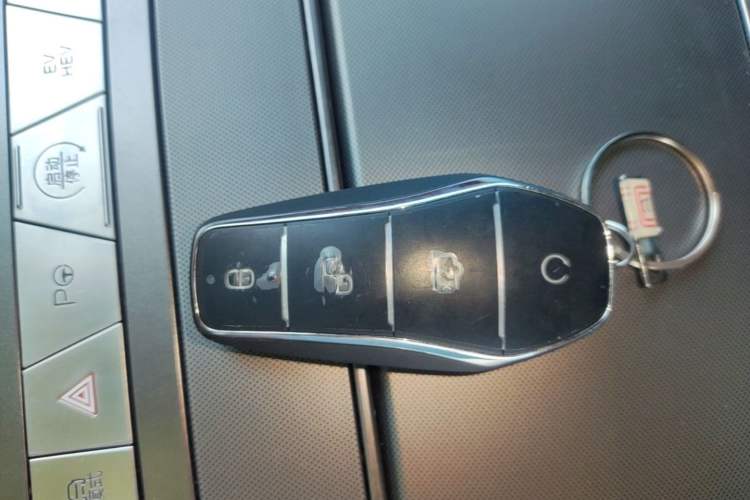 Used BYD Tang L 2025 DM 175KM Drone Player Edition Interior 1