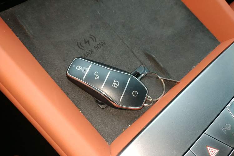 Used BYD Tang L 2025 EV 600KM All-Wheel-Drive LiDAR Flagship Model Interior 1