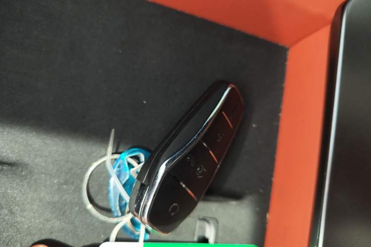 Used BYD Tang L 2025 DM 175KM Drone Player Edition Interior 1