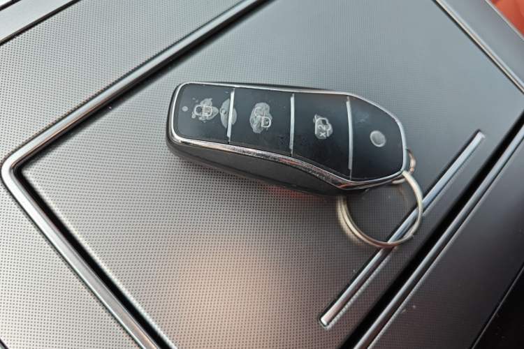 Used BYD Tang L 2025 DM 175KM Drone Player Edition Interior 1