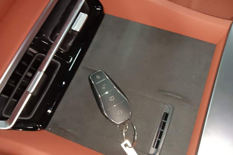 Used BYD Tang L 2025 DM 175KM Drone Player Edition Interior 1