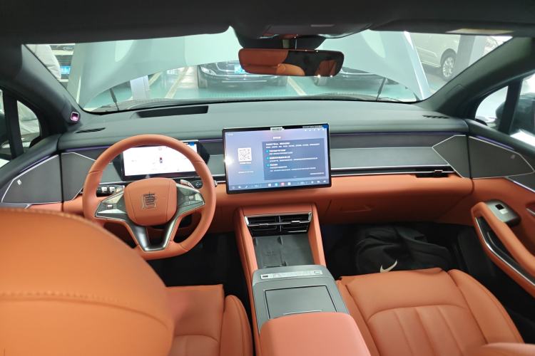 Used BYD Tang L 2025 DM 175KM Drone Player Edition Interior 2