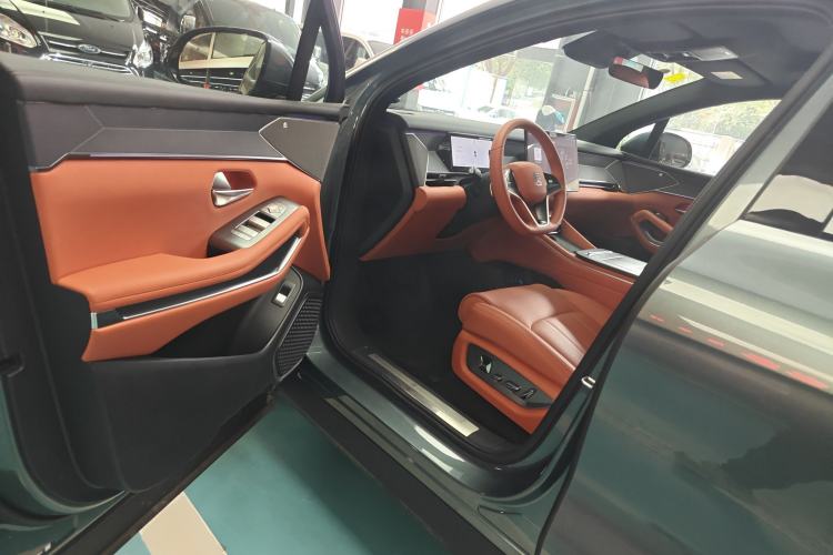 Used BYD Tang L 2025 DM 175KM Drone Player Edition Interior 3