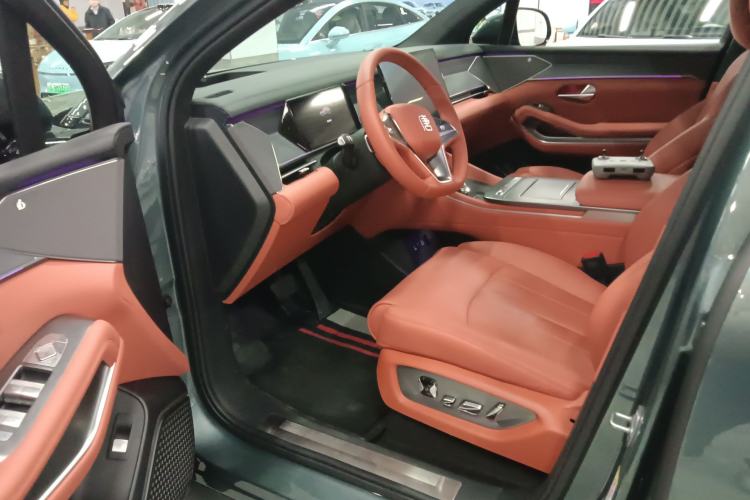 Used BYD Tang L 2025 DM 175KM Drone Player Edition Interior 3