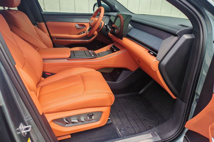 Used BYD Tang L 2025 DM 175KM Drone Player Edition Interior 4