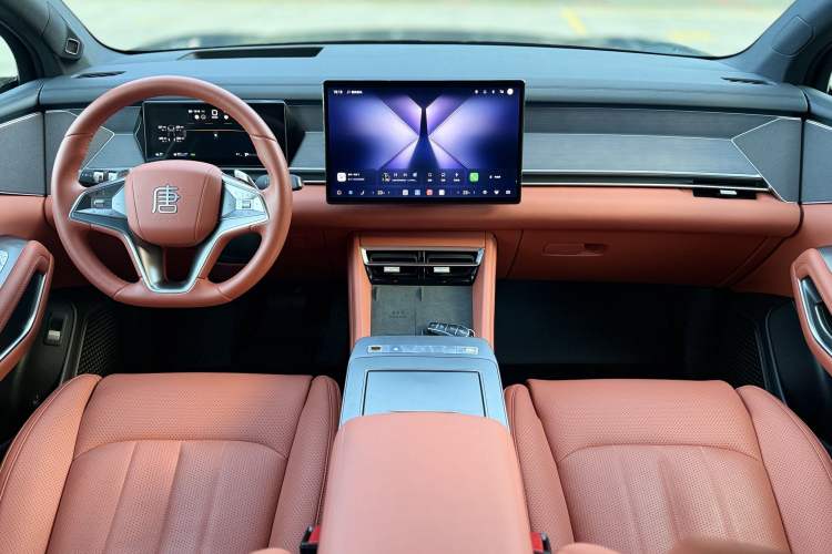 Used BYD Tang L 2025 DM 175KM Drone Player Edition Interior 4