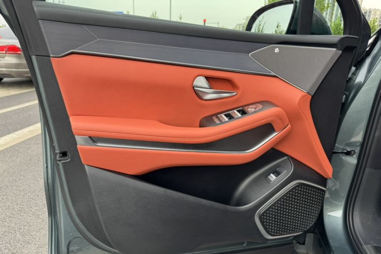Used BYD Tang L 2025 DM 175KM Drone Player Edition Interior 5