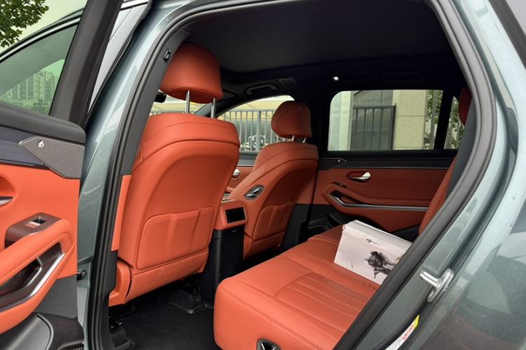 Used BYD Tang L 2025 DM 175KM Drone Player Edition Interior 6