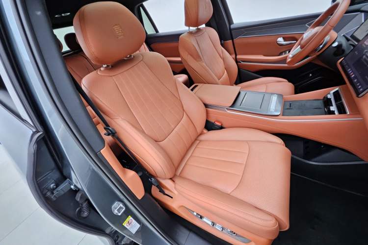 Used BYD Tang L 2025 DM 175KM Drone Player Edition Interior 8