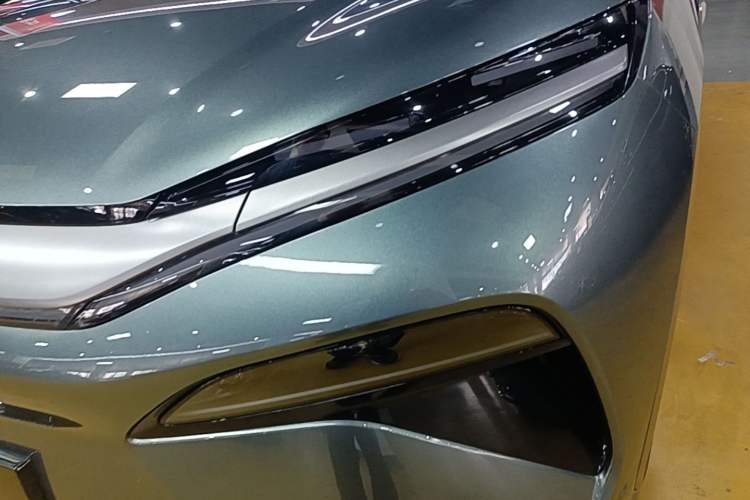 Used BYD Tang L 2025 EV with 670 km Range LiDAR and Premium Features Left Front Headlight