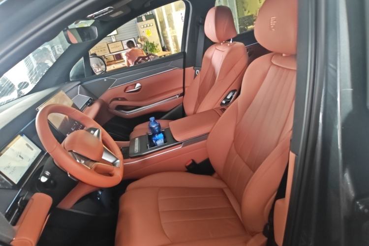 Used BYD Tang L 2025 DM 175KM Drone Player Edition Left Front Seat