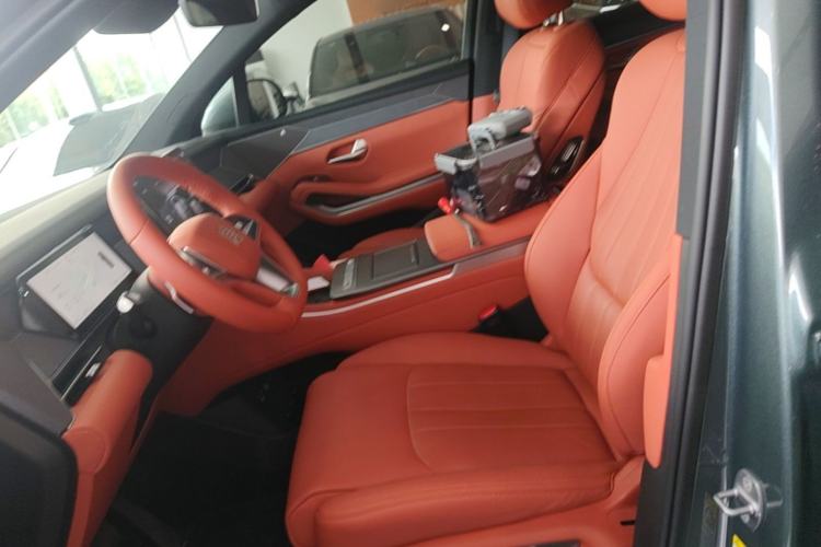 Used BYD Tang L 2025 DM 175KM Drone Player Edition Left Front Seat