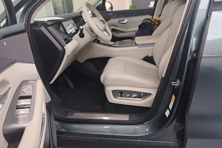 Used BYD Tang L 2025 DM 175KM Drone Player Edition Left Front Seat