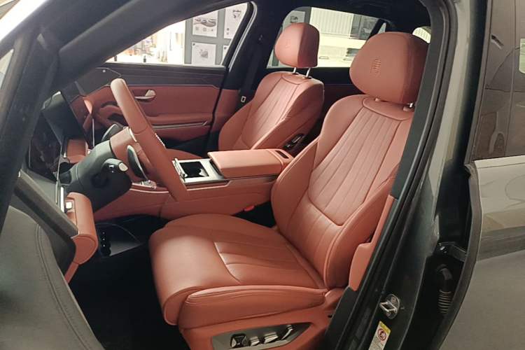 Used BYD Tang L 2025 DM 175KM Drone Player Edition Left Front Seat