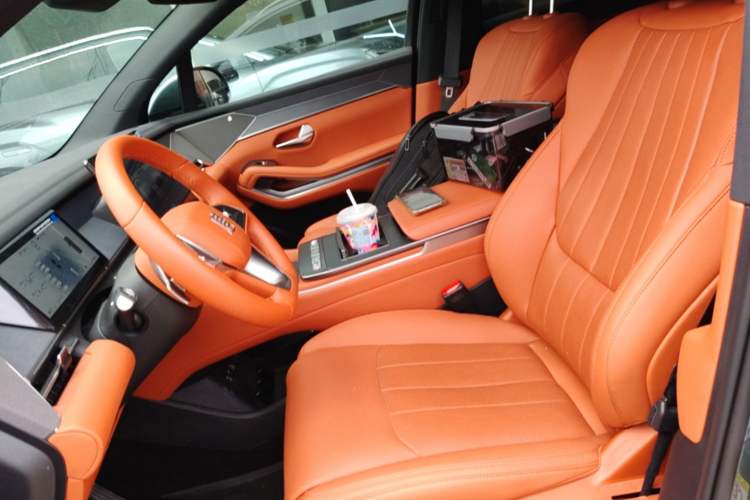 Used BYD Tang L 2025 DM 175KM Drone Player Edition Left Front Seat