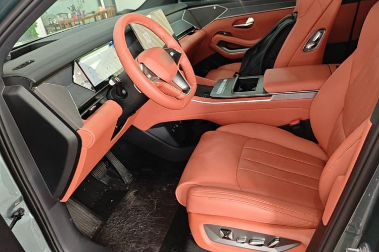 Used BYD Tang L 2025 DM 175KM Drone Player Edition Left Front Seat