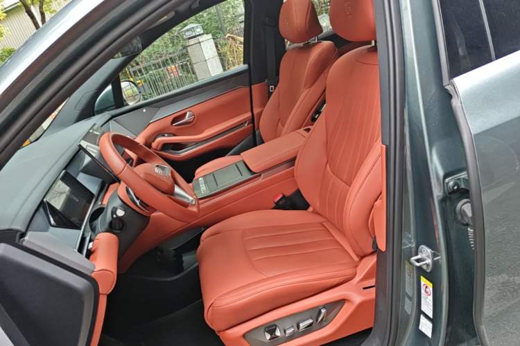 Used BYD Tang L 2025 DM 175KM Drone Player Edition Left Front Seat