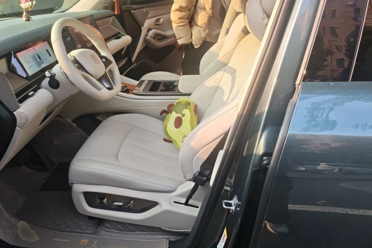 Used BYD Tang L 2025 EV with 670 km Range LiDAR and Premium Features Left Front Seat