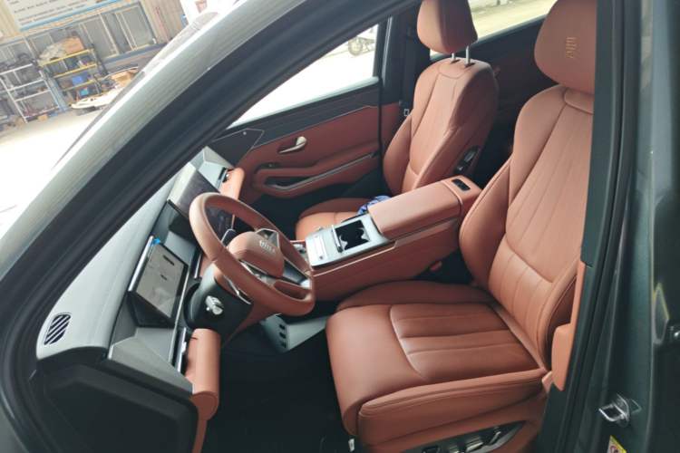 Used BYD Tang L 2025 DM 175KM Drone Player Edition Left Front Seat