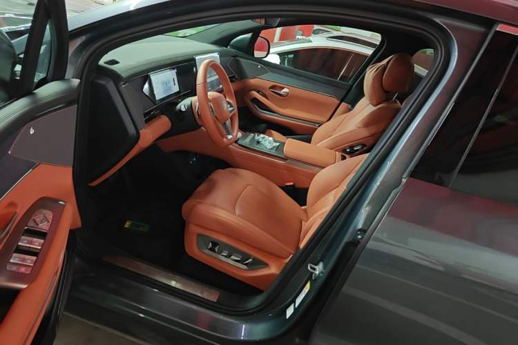 Used BYD Tang L 2025 DM 175KM Drone Player Edition Left Front Seat