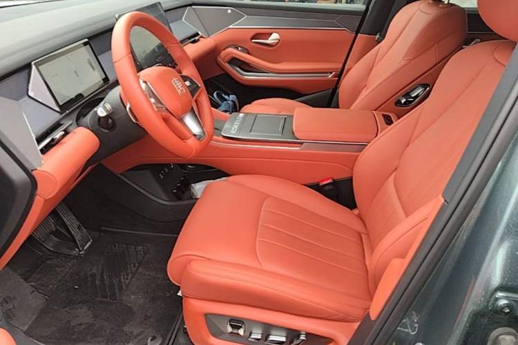 Used BYD Tang L 2025 DM 175KM Drone Player Edition Left Front Seat