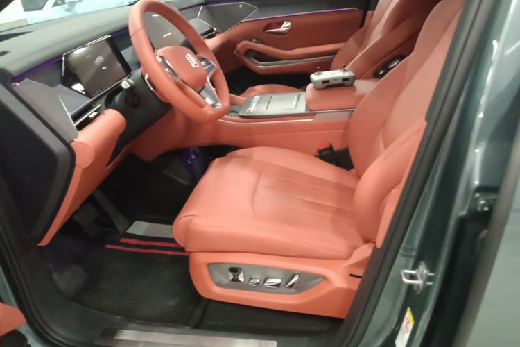Used BYD Tang L 2025 DM 175KM Drone Player Edition Left Front Seat