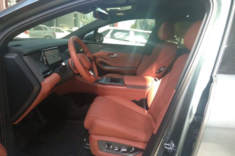 Used BYD Tang L 2025 DM 175KM Drone Player Edition Left Front Seat