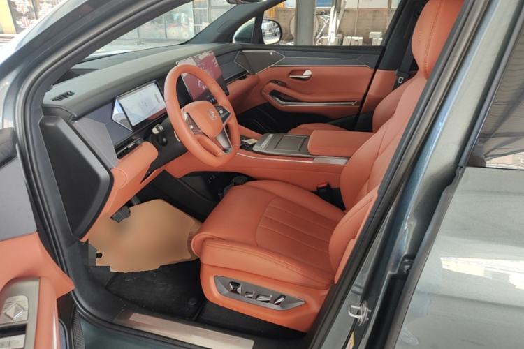 Used BYD Tang L 2025 DM 175KM Drone Player Edition Left Front Seat