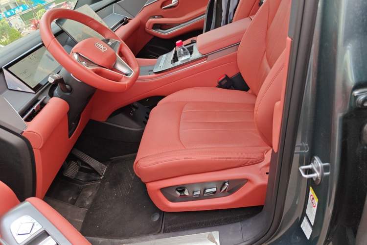 Used BYD Tang L 2025 DM 175KM Drone Player Edition Left Front Seat