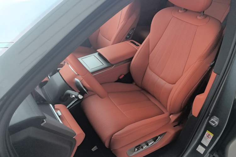 Used BYD Tang L 2025 DM 175KM Drone Player Edition Left Front Seat