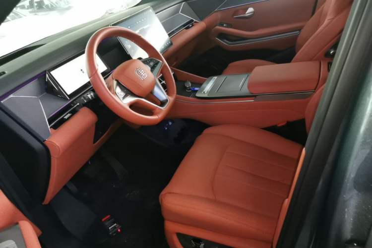 Used BYD Tang L 2025 DM 175KM Drone Player Edition Left Front Seat