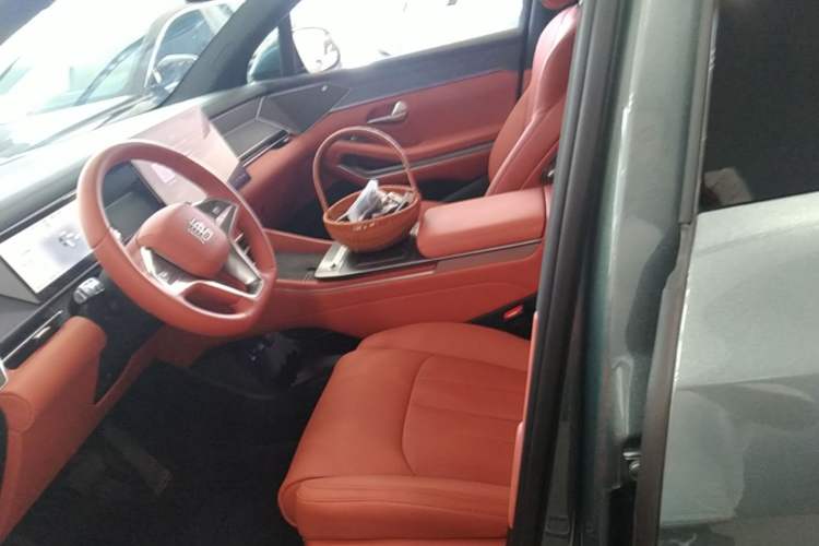 Used BYD Tang L 2025 DM 175KM Drone Player Edition Left Front Seat