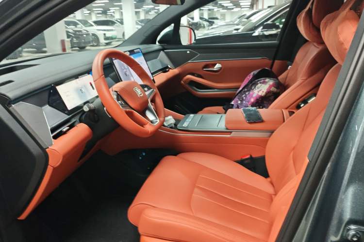 Used BYD Tang L 2025 DM 175KM Drone Player Edition Left Front Seat