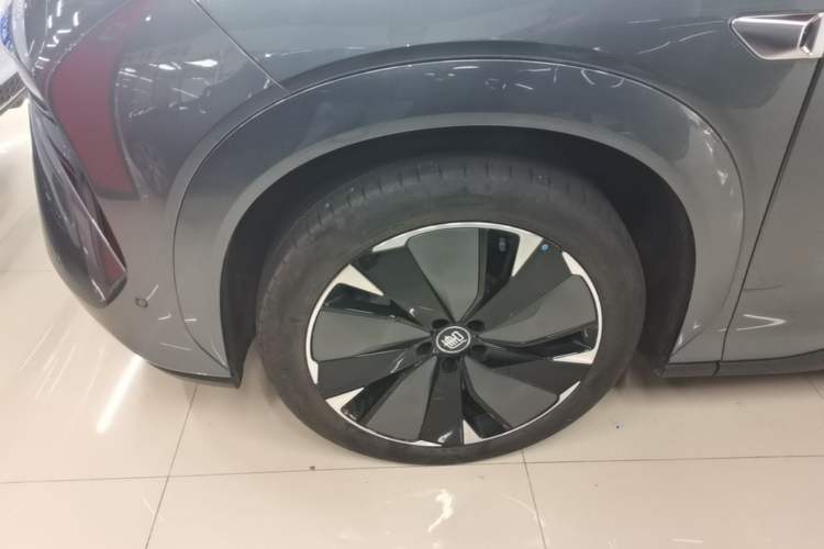Used BYD Tang L 2025 DM 175KM Drone Player Edition Left Front Wheel Hub