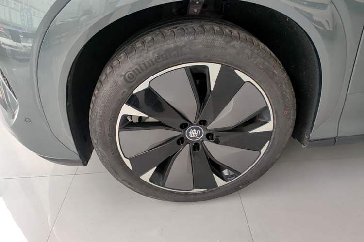 Used BYD Tang L 2025 DM 175KM Drone Player Edition Left Front Wheel Hub